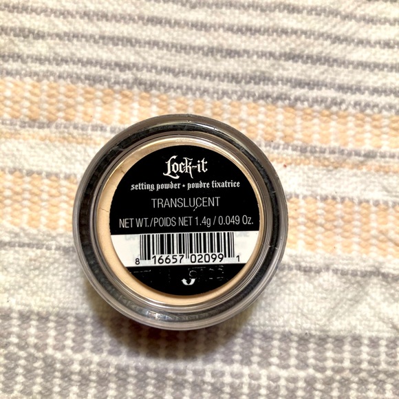 Lock Up Compact Powder lock if | Makeup | New Lock It Translucent Powder | Poshmark
